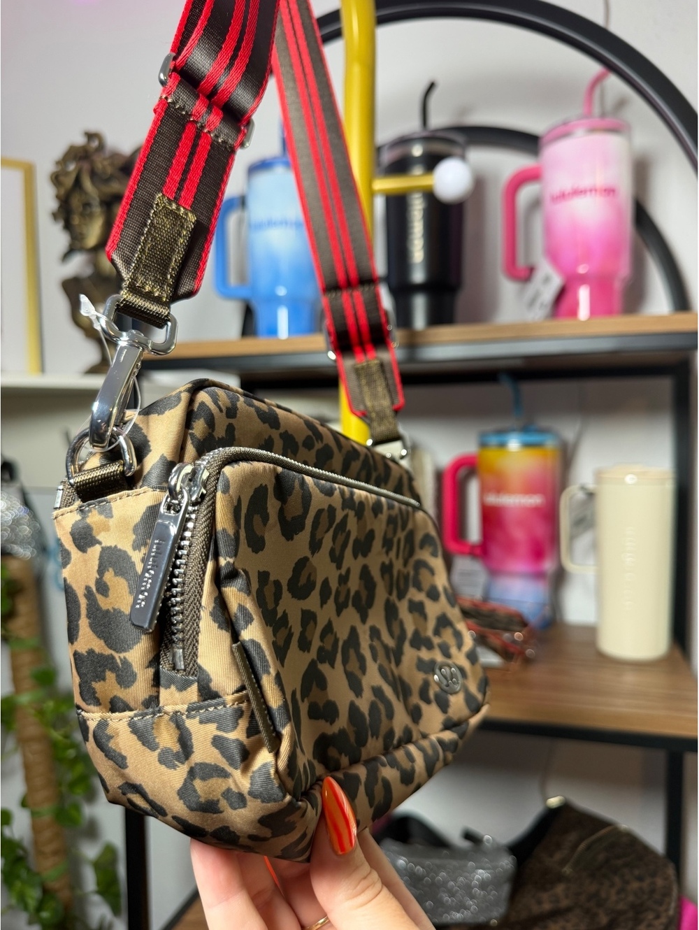 RARE Lululemon Crossbody 2L True Leopard Multi/Oxford Red/Walnut Crunch/Silver - Picture 4 of 7